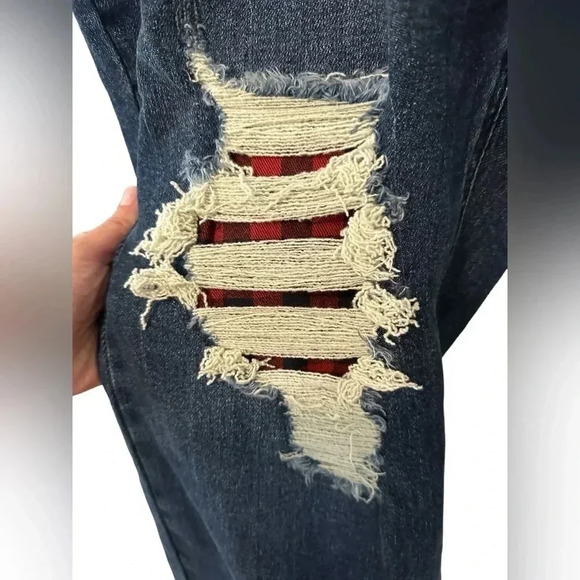 NWT Judy Blue Mid Rise Boyfriend Fit Jeans Size 24W With Flannel Patch - Picture 2 of 7